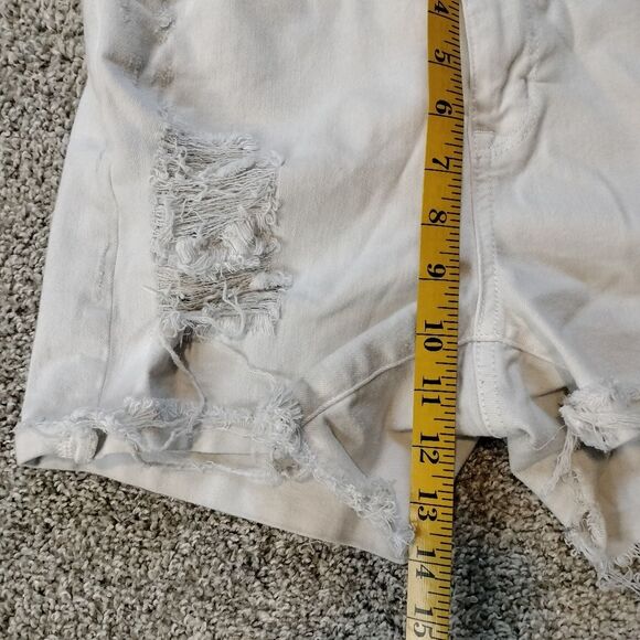 American Eagle White Distressed High-Waisted Stretchy Jean Shorts Sz 2 - Picture 2 of 6